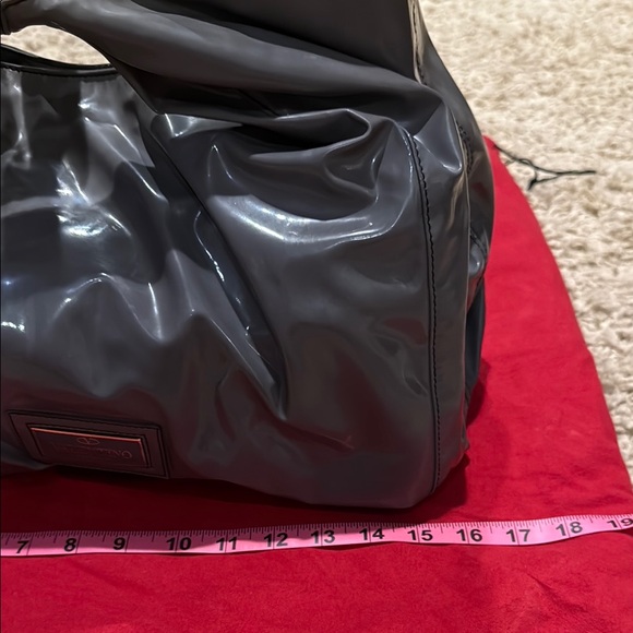 Vintage VALENTINO Nuage Large Bow Patent Leather Shiny Gray Tote w/Red Dust Bag - Picture 15 of 16